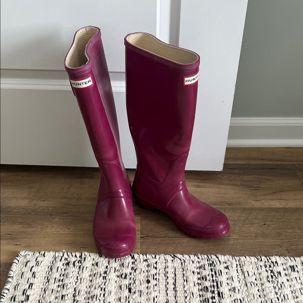 Hunter Women's Tall Rain Boots in Purple
